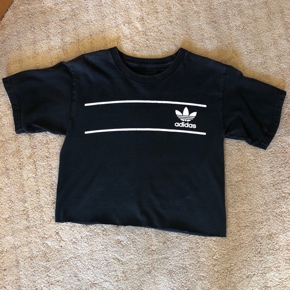 Cropped Adidas graphic tshirt - Picture 1 of 2